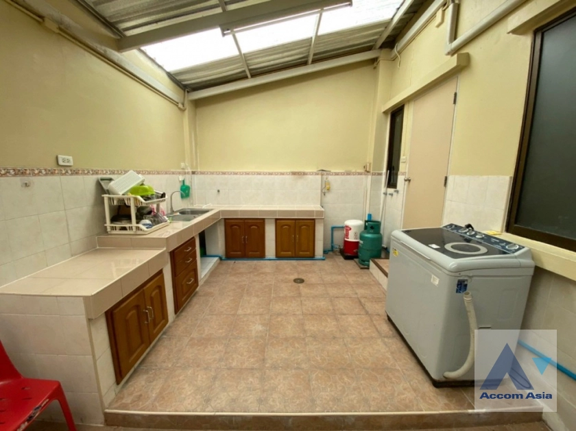 11  3 br Townhouse For Sale in Lat Phrao ,Bangkok  AA41606