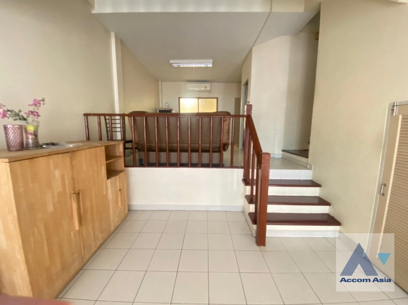  1  3 br Townhouse For Sale in Lat Phrao ,Bangkok  AA41606