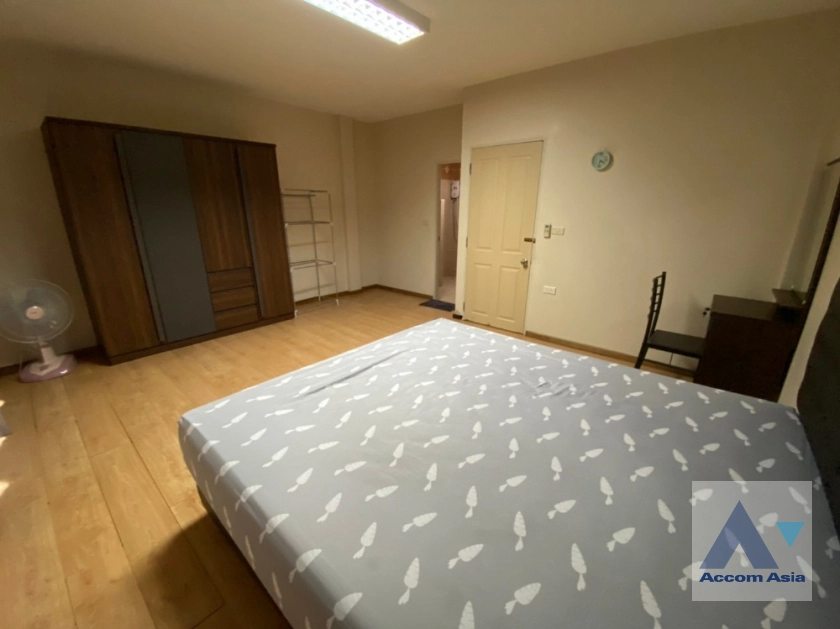 9  3 br Townhouse For Sale in Lat Phrao ,Bangkok  AA41606