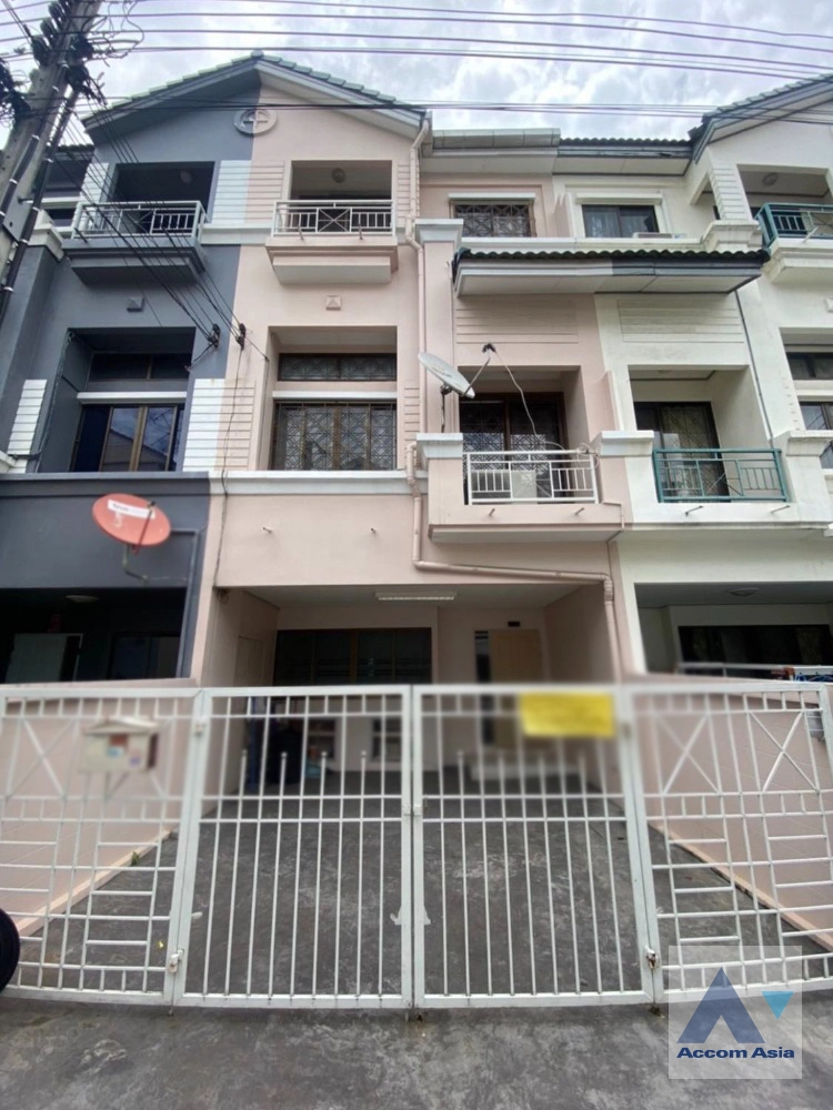  2  3 br Townhouse For Sale in Lat Phrao ,Bangkok  AA41606