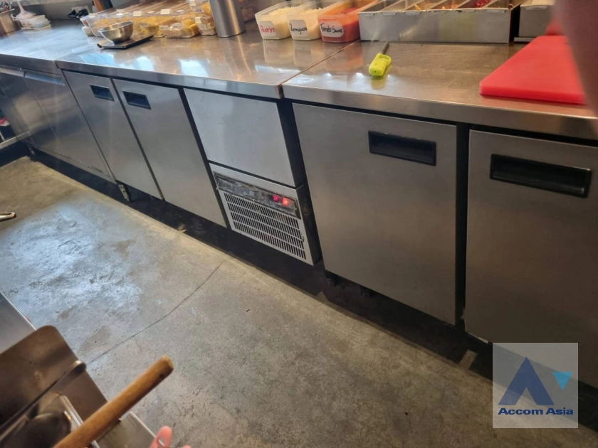 10  Shophouse For Rent in Sukhumvit ,Bangkok BTS Thong Lo AA41609