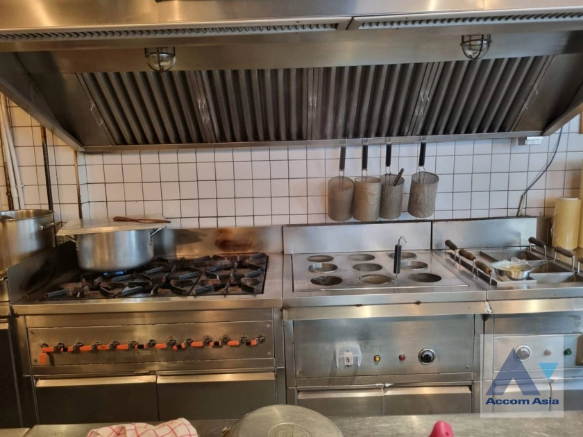 9  Shophouse For Rent in Sukhumvit ,Bangkok BTS Thong Lo AA41609