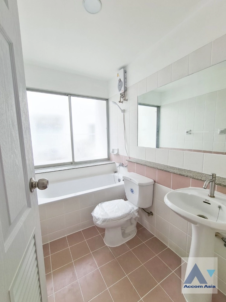 8  4 br Townhouse For Sale in Ratchadaphisek ,Bangkok MRT Ratchadaphisek at Supalai Ville Ratchada 32 AA41610