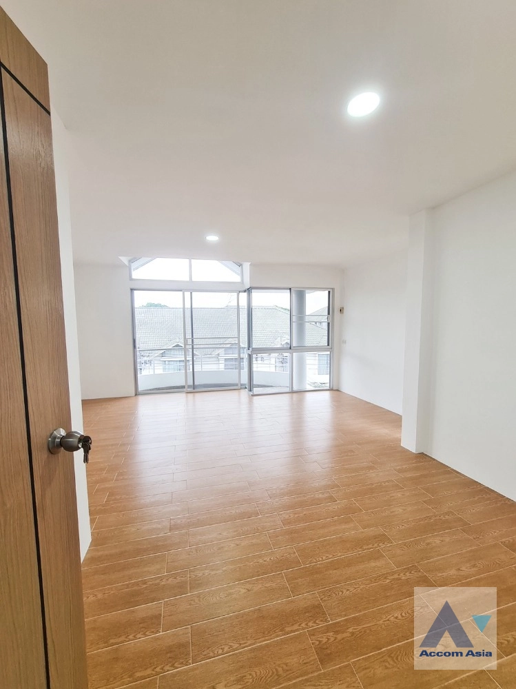 5  4 br Townhouse For Sale in Ratchadaphisek ,Bangkok MRT Ratchadaphisek at Supalai Ville Ratchada 32 AA41610