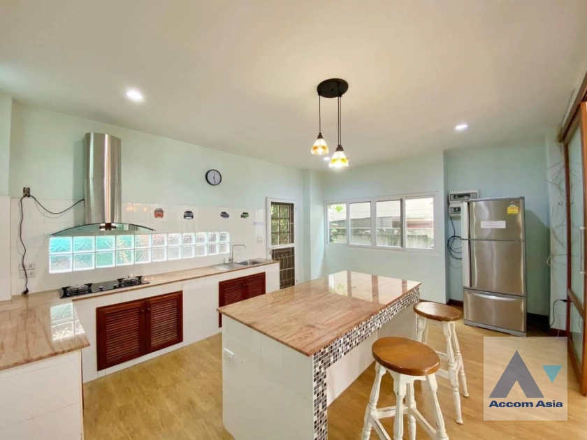 4  3 br House for rent and sale in Ratchadaphisek ,Bangkok  AA41614