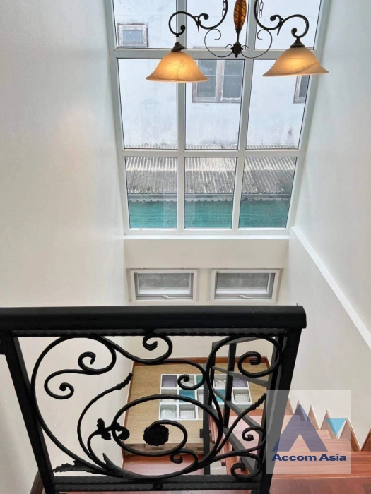 6  3 br House for rent and sale in Ratchadaphisek ,Bangkok  AA41614