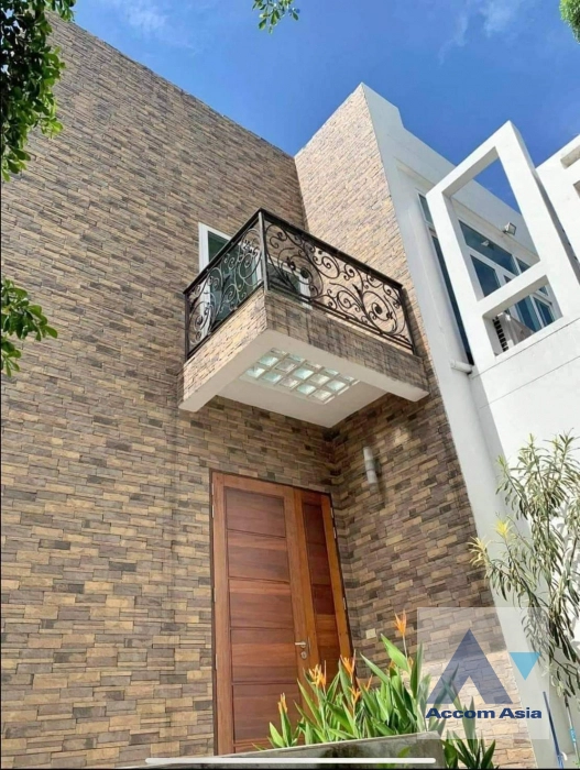 11  3 br House for rent and sale in Ratchadaphisek ,Bangkok  AA41614