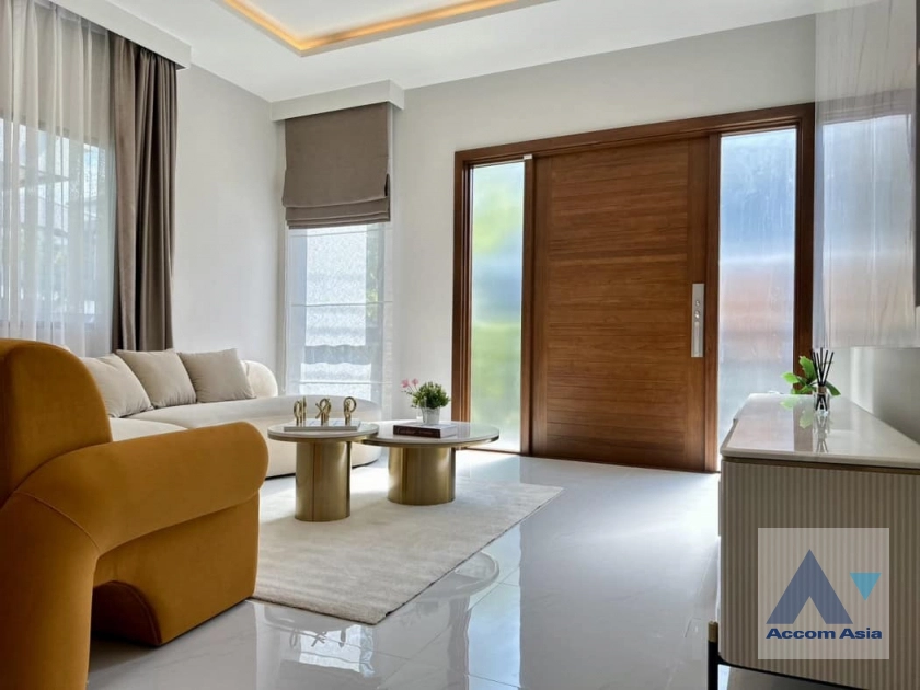 unit 4 Bedrooms  House For Rent in Samutprakan, Samutprakan  near BTS Bang Na (AA41618)