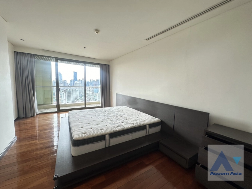unit 3 Bedrooms  Condominium For Rent in Sukhumvit, Bangkok  near BTS Asok - MRT Sukhumvit (AA41629)