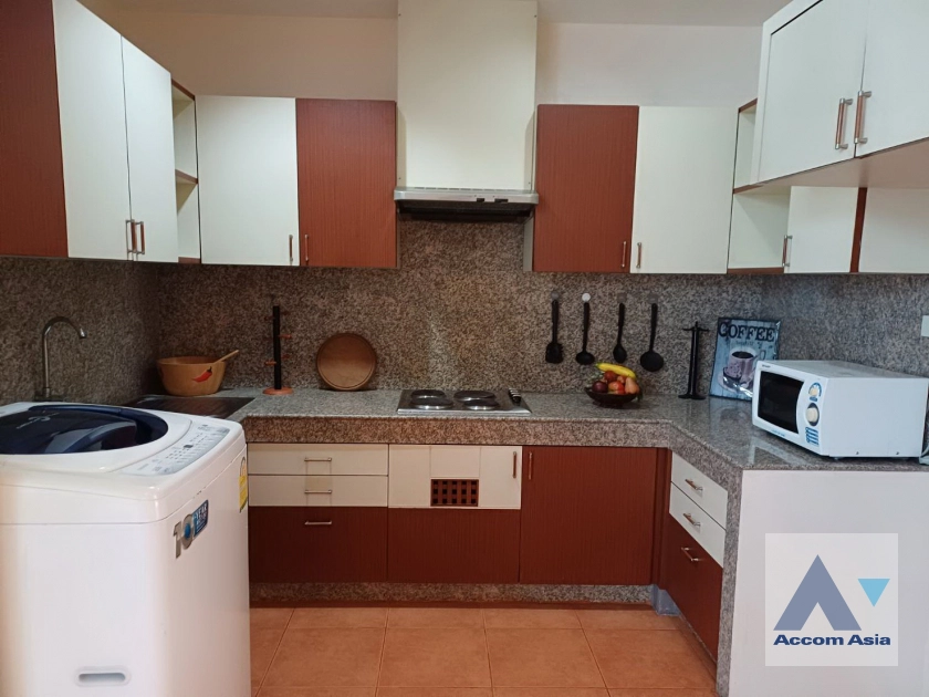 unit 2 Bedrooms  Apartment For Rent in Sukhumvit, Bangkok  near BTS Phrom Phong (AA41637)
