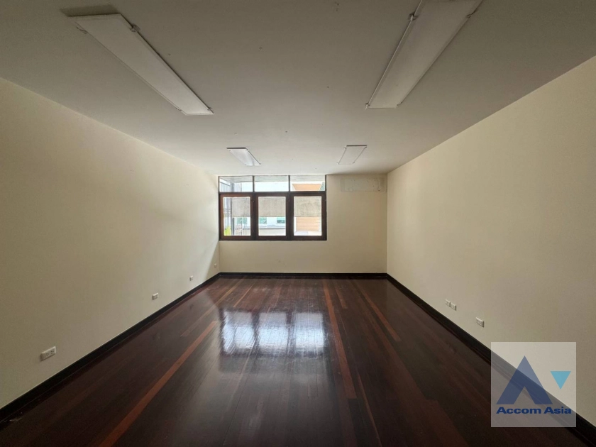4  3 br House For Rent in Phaholyothin ,Bangkok BTS Ari AA41641