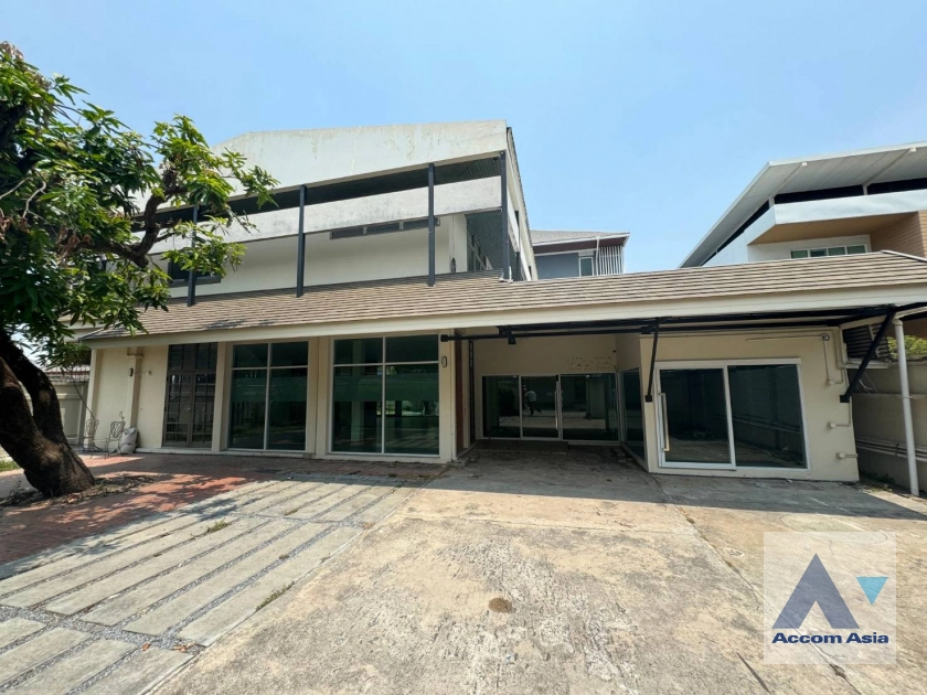 14  3 br House For Rent in Phaholyothin ,Bangkok BTS Ari AA41641