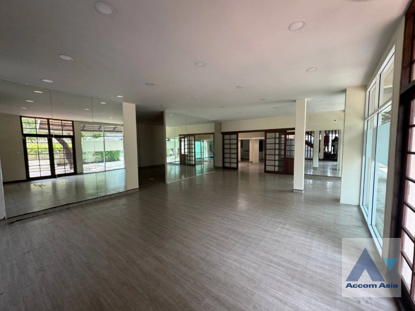  1  3 br House For Rent in Phaholyothin ,Bangkok BTS Ari AA41641