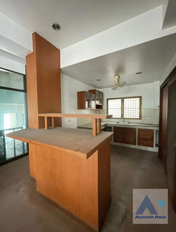 9  4 br House For Sale in Sukhumvit ,Bangkok BTS On Nut AA41646