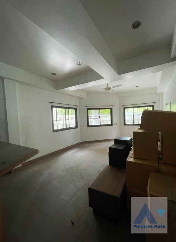  1  4 br House For Sale in Sukhumvit ,Bangkok BTS On Nut AA41646