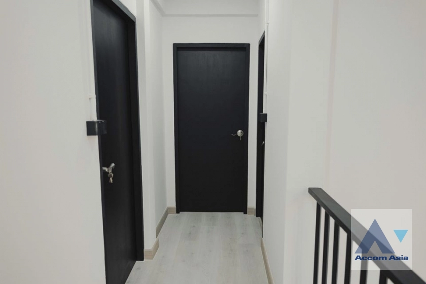 8  3 br House For Sale in Pattanakarn ,Bangkok  AA41647