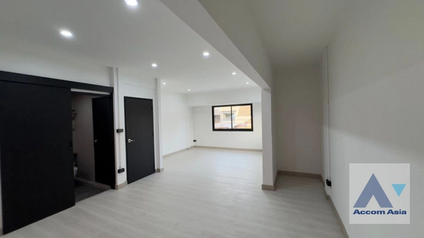 10  3 br House For Sale in Pattanakarn ,Bangkok  AA41647