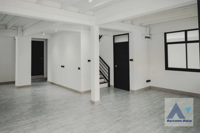 9  3 br House For Sale in Pattanakarn ,Bangkok  AA41647