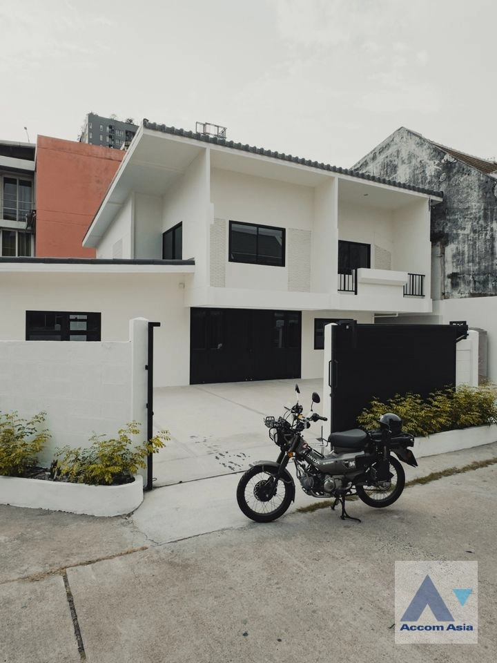  2  3 br House For Sale in Pattanakarn ,Bangkok  AA41647
