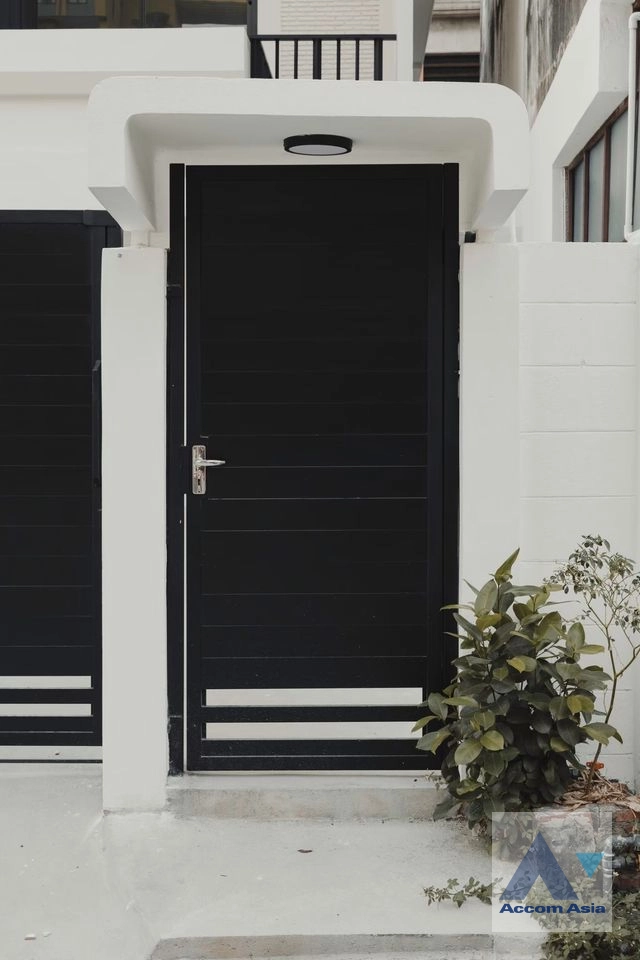 14  3 br House For Sale in Pattanakarn ,Bangkok  AA41647