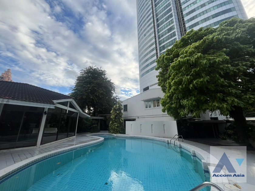 unit 3 Bedrooms  House For Rent & Sale in Sukhumvit, Bangkok  near BTS Phrom Phong (AA41658)