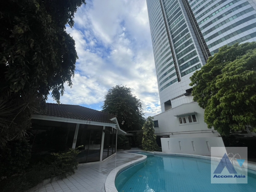 unit 3 Bedrooms  House For Rent & Sale in Sukhumvit, Bangkok  near BTS Phrom Phong (AA41658)