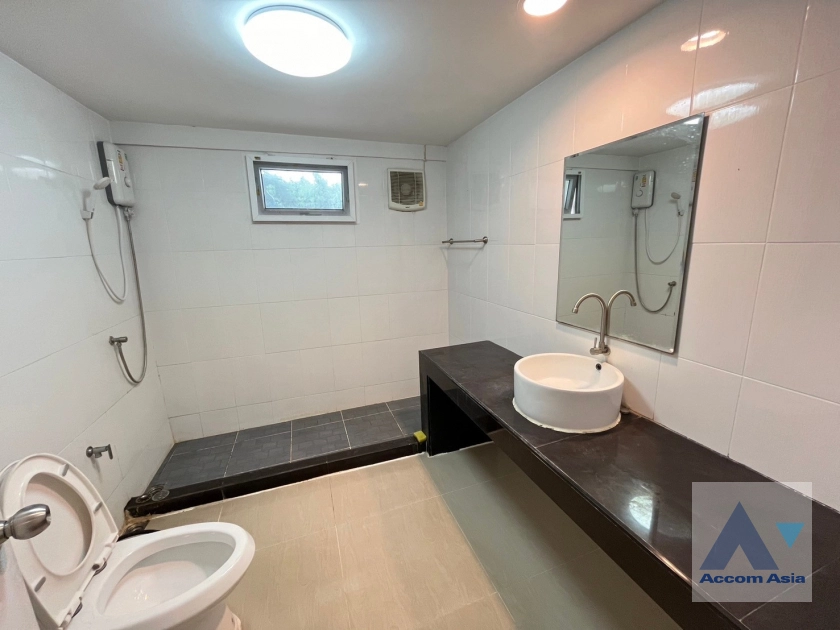 18  5 br House For Rent in Pattanakarn ,Bangkok  AA41674