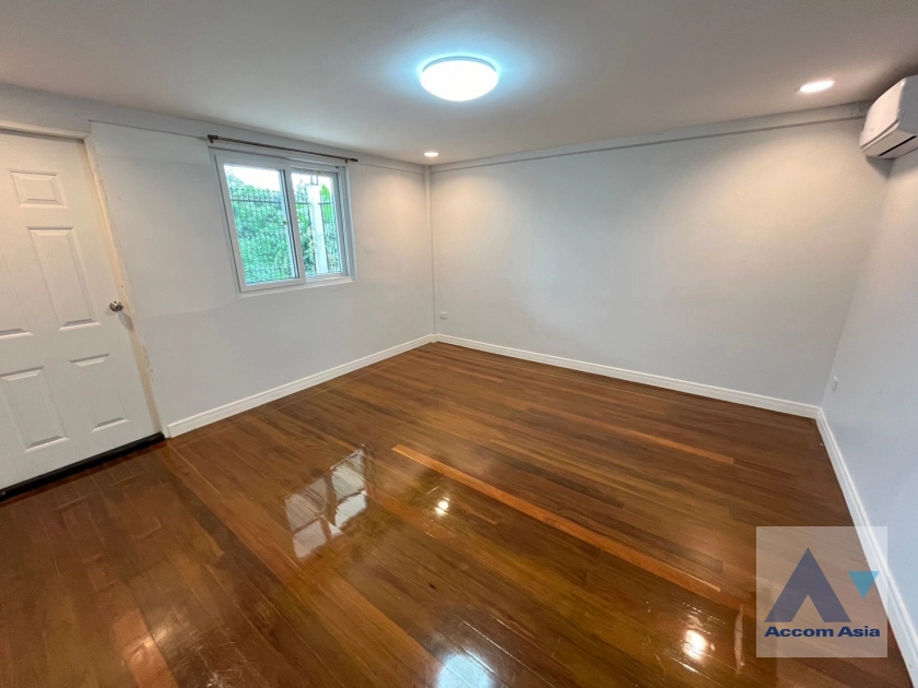 14  5 br House For Rent in Pattanakarn ,Bangkok  AA41674