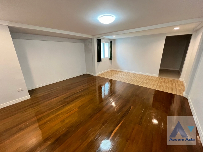 12  5 br House For Rent in Pattanakarn ,Bangkok  AA41674