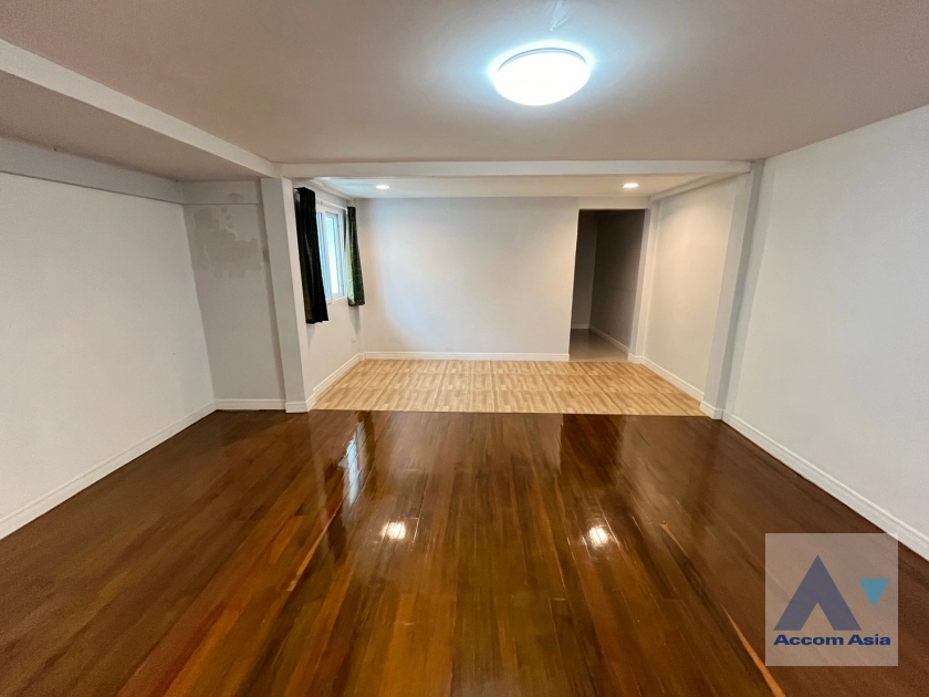 11  5 br House For Rent in Pattanakarn ,Bangkok  AA41674