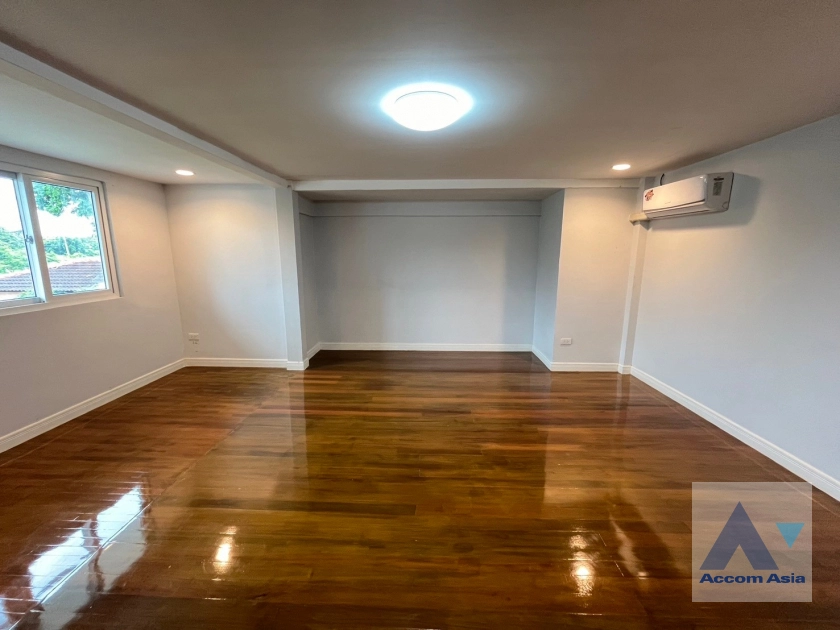 10  5 br House For Rent in Pattanakarn ,Bangkok  AA41674