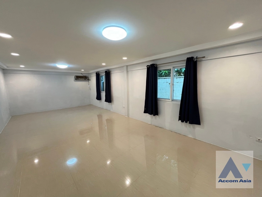 6  5 br House For Rent in Pattanakarn ,Bangkok  AA41674