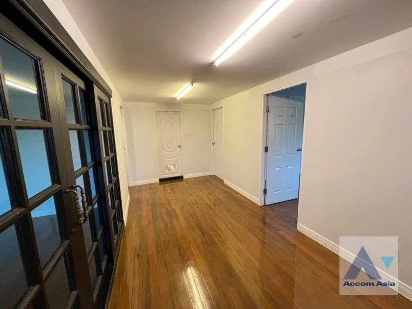 9  5 br House For Rent in Pattanakarn ,Bangkok  AA41674