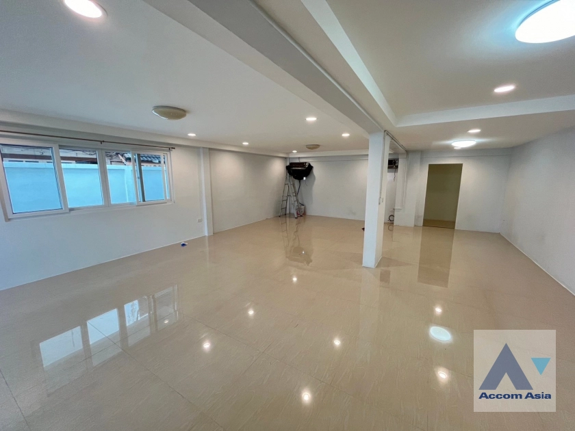  1  5 br House For Rent in Pattanakarn ,Bangkok  AA41674