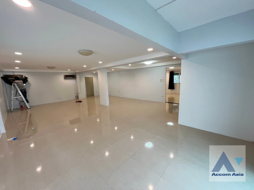 4  5 br House For Rent in Pattanakarn ,Bangkok  AA41674