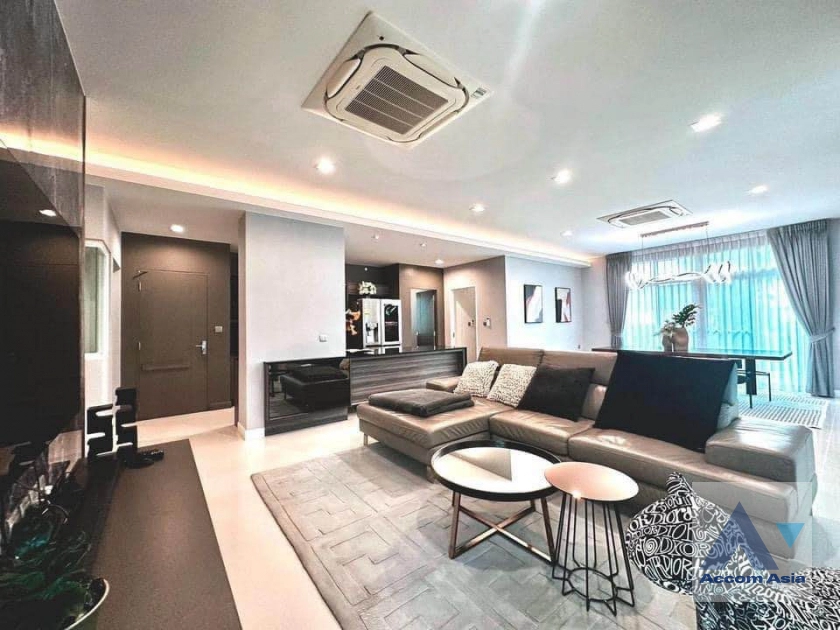 unit 4 Bedrooms  House For Rent in Samutprakan, Samutprakan  (AA41693)