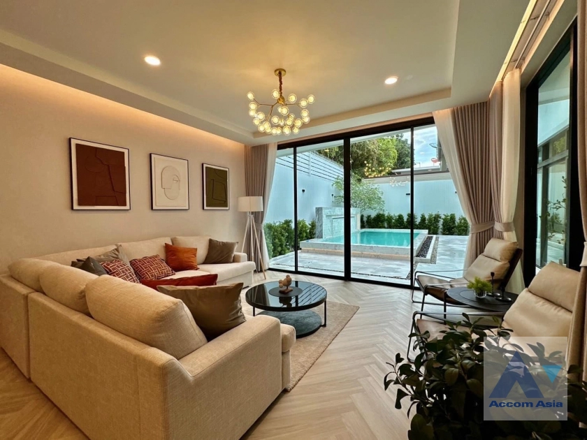 unitPrivate Swimming Pool |  5 Bedrooms  House For Rent & Sale in Samutprakan, Samutprakan  near ARL Ratchaprarop (AA41694)