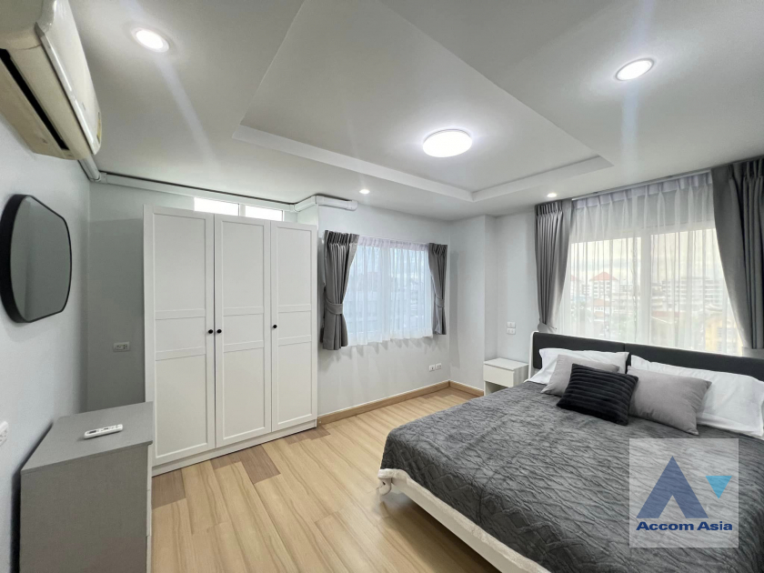 11  2 br Condominium For Rent in Ratchadaphisek ,Bangkok MRT Sutthisan at Happy condo Ratchada 18 AA41716