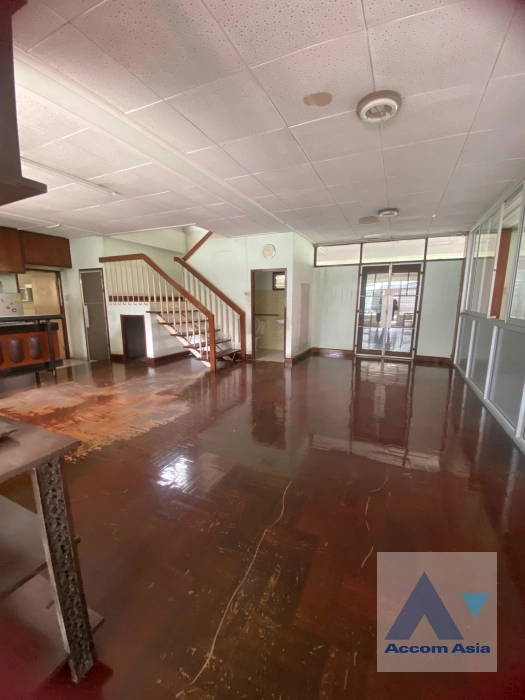 unit 3 Bedrooms  House For Rent in Sukhumvit, Bangkok  near BTS Phrom Phong (AA41731)