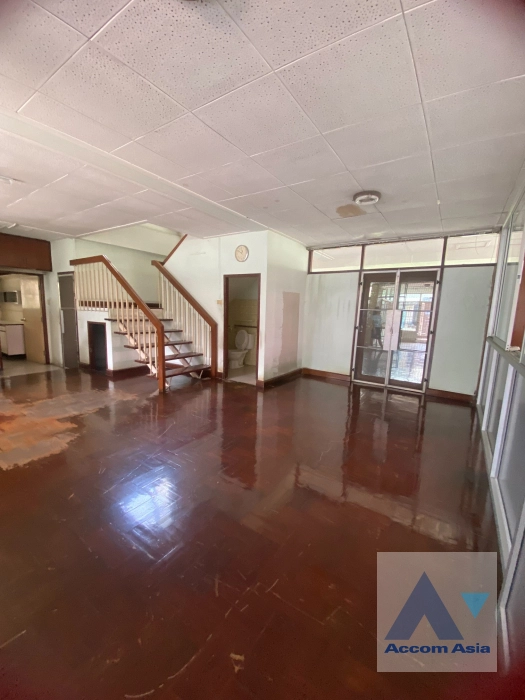  1  3 br House For Rent in Sukhumvit ,Bangkok BTS Phrom Phong AA41731