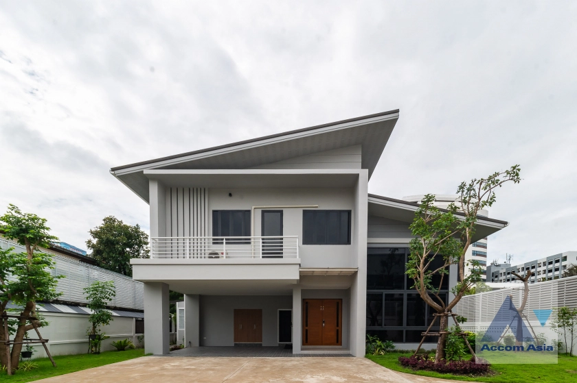  2  4 br House for rent and sale in New Phetchaburi ,Bangkok MRT Phetchaburi AA41732