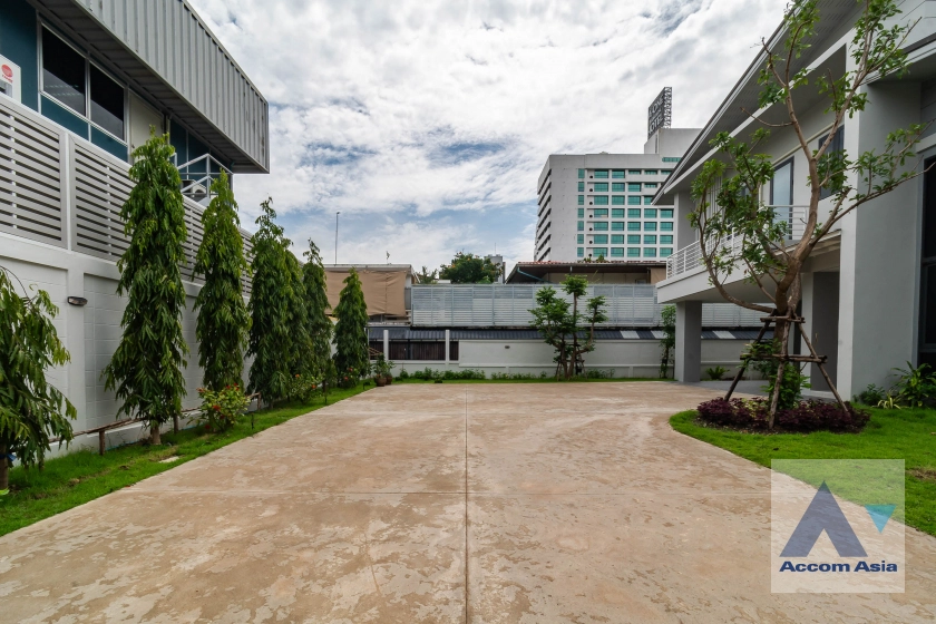 unitPrivate Swimming Pool, Pet friendly |  4 Bedrooms  House For Rent & Sale in New Phetchaburi, Bangkok  near MRT Phetchaburi (AA41732)