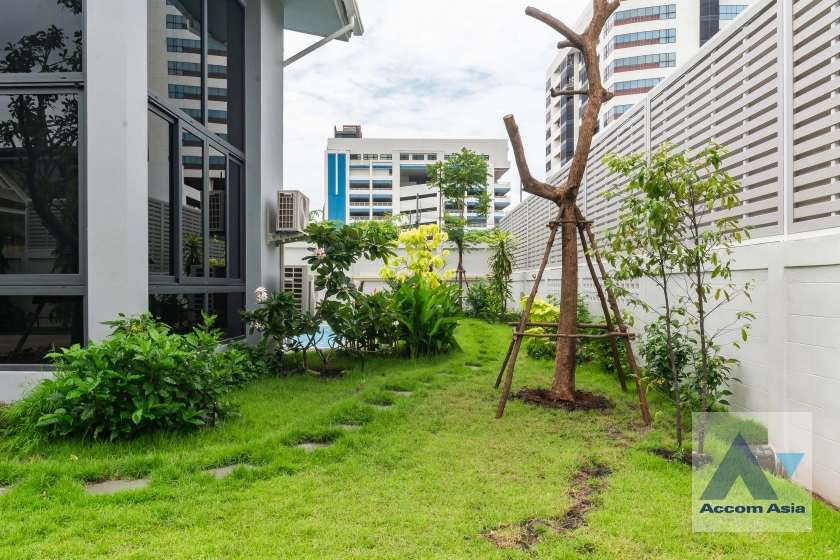 5  4 br House for rent and sale in New Phetchaburi ,Bangkok MRT Phetchaburi AA41732