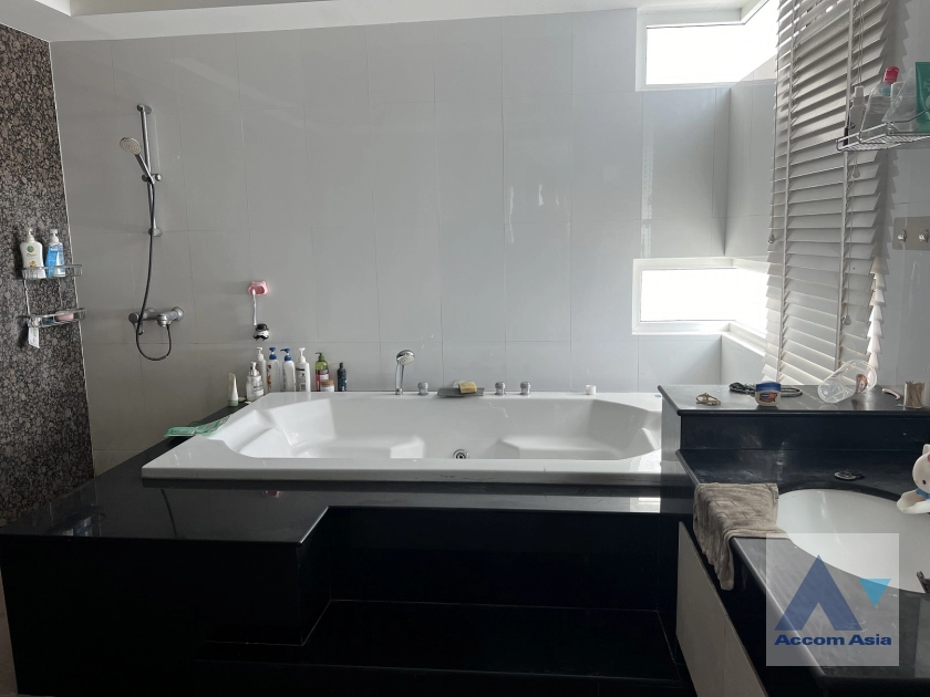 5  5 br House For Sale in Sukhumvit ,Bangkok BTS Bang Chak AA41736