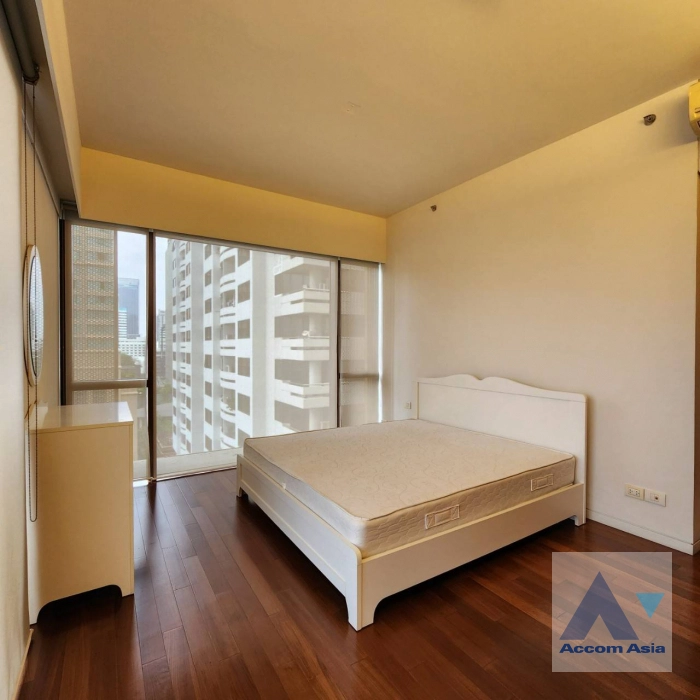 unit 2 Bedrooms  Condominium For Rent & Sale in Ploenchit, Bangkok  near BTS Ratchadamri (AA41745)