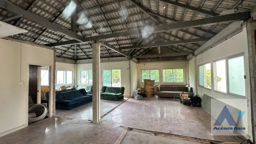  1  Shophouse For Rent in Sukhumvit ,Bangkok BTS Thong Lo AA41746