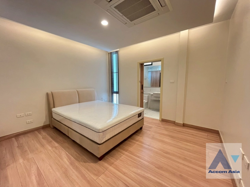 15  3 br Townhouse For Rent in Sukhumvit ,Bangkok BTS Phrom Phong at KLANG Nivas AA41750