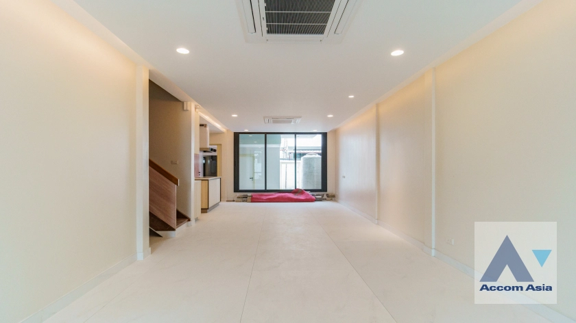 Pet friendly |  KLANG Nivas Townhouse  3 Bedroom for Rent BTS Phrom Phong in Sukhumvit Bangkok