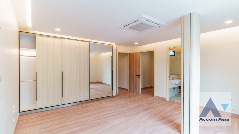 11  3 br Townhouse For Rent in Sukhumvit ,Bangkok BTS Phrom Phong at KLANG Nivas AA41761