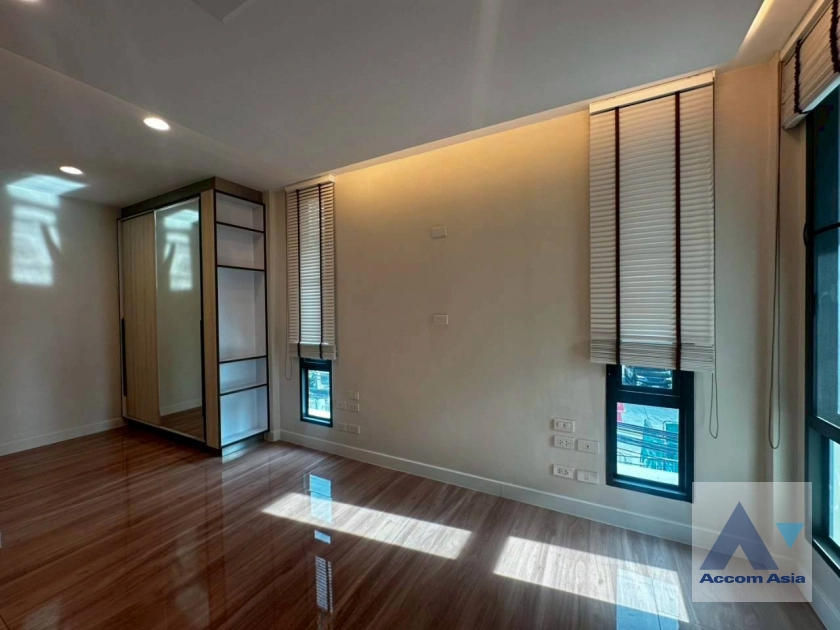 22  3 br Townhouse for rent and sale in Sukhumvit ,Bangkok BTS Phrom Phong at KLANG Nivas AA41765